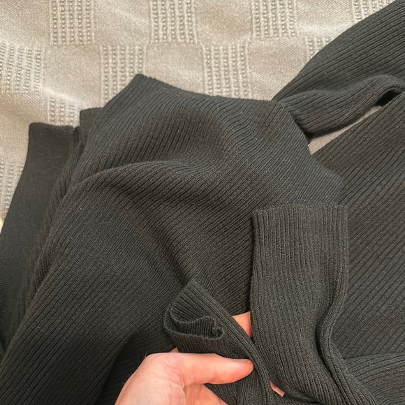 H&M  Knit Ribbed Dress - Picture 5 of 6